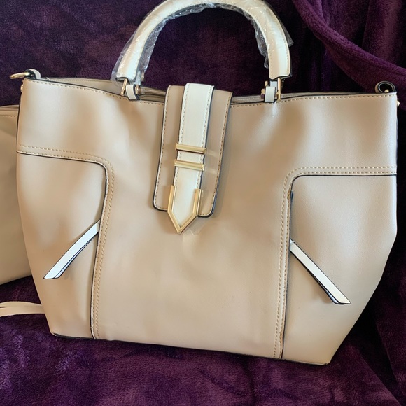 Cream colored tote bag! - Picture 3 of 6
